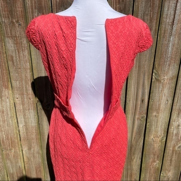 KAY UNGER Coral Cap Sleeve Buckle Sheath Dress 8 - Picture 8 of 16